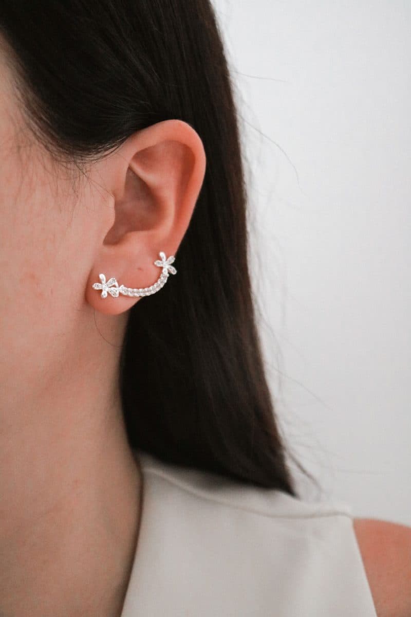 Ear cuff florzinhas + brinquinho coração