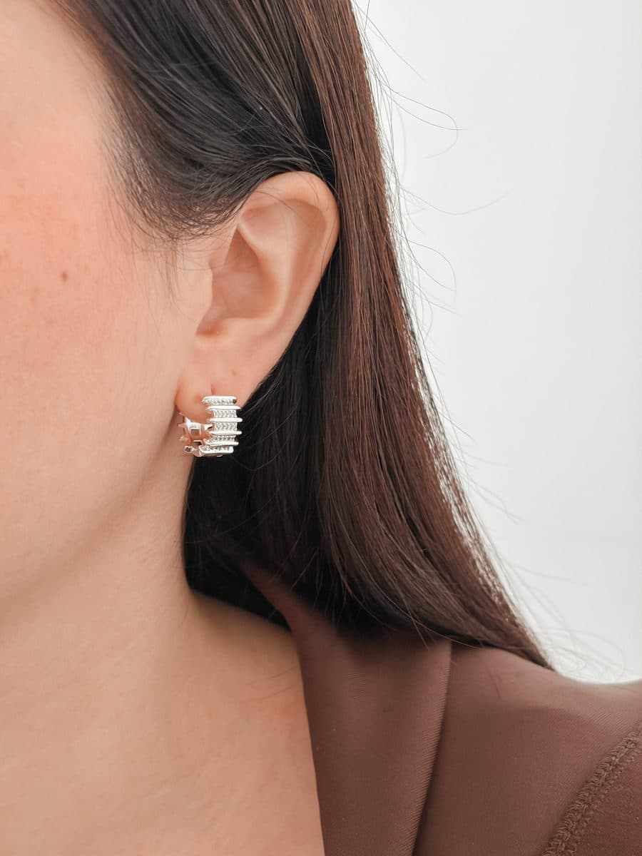 Argola riscos com detalhes cravejados