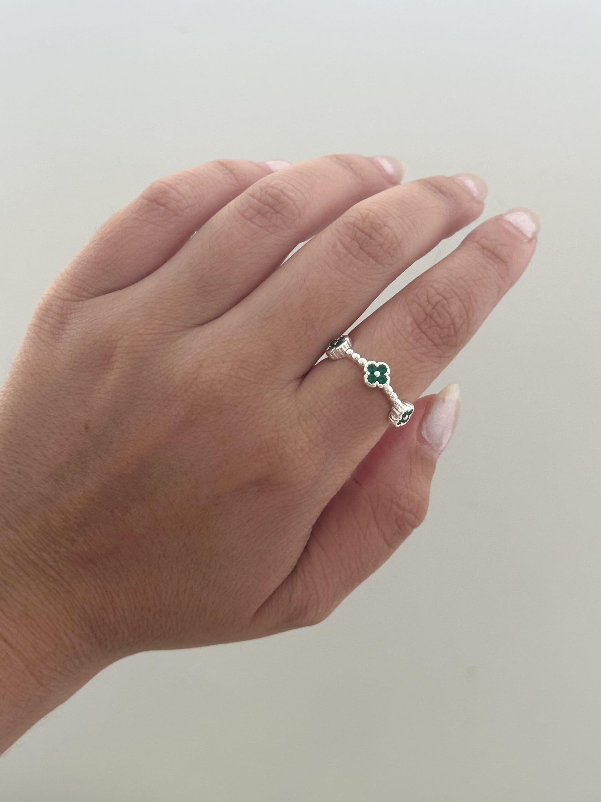 Anel ajustável três trevos verde