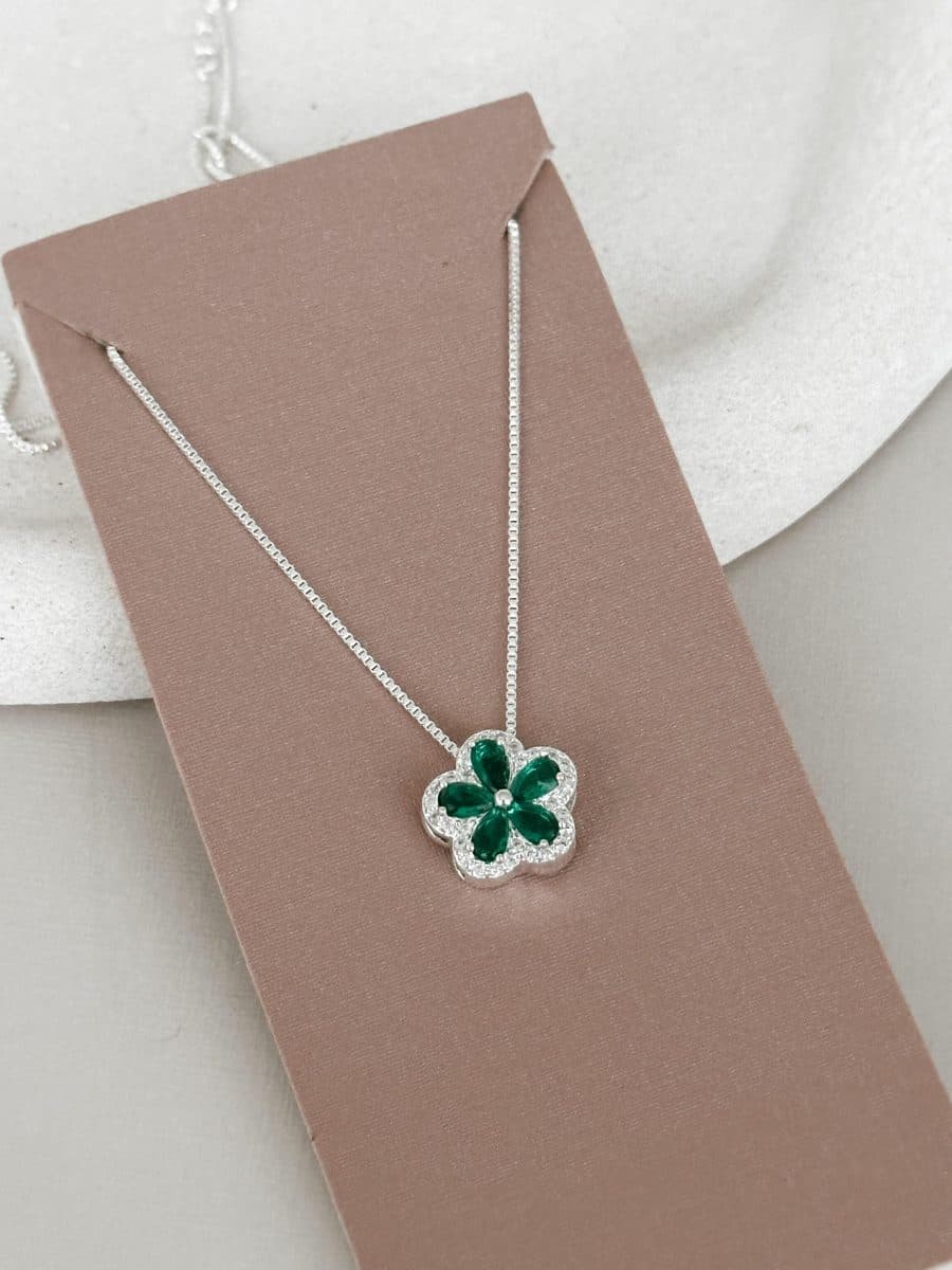 Colar flor cravejado em volta verde Aqua