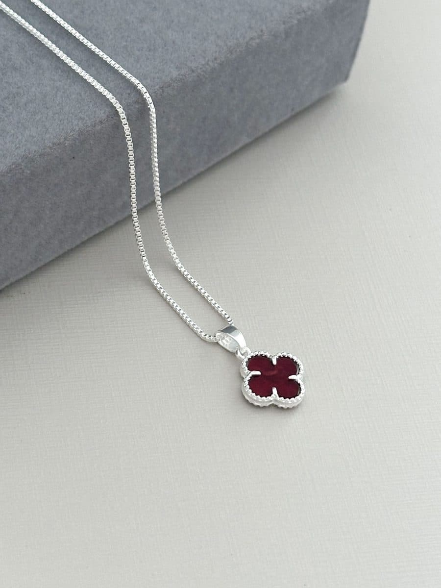 Colar trevo cherry menor