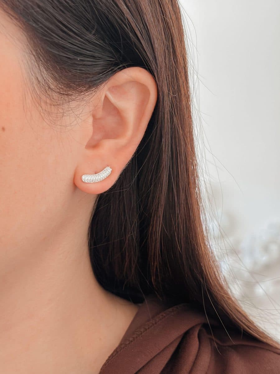 Brinco ear cuff traço cravejado