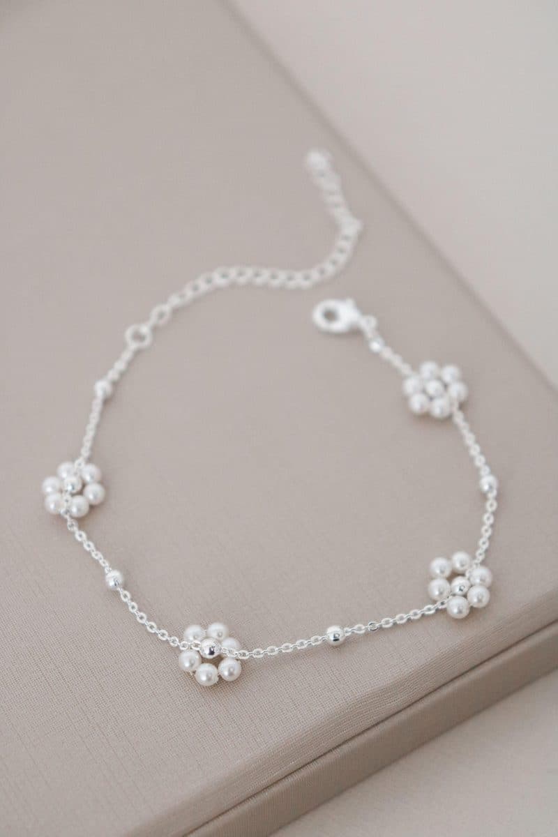 Pulseira florzinhas pérolas