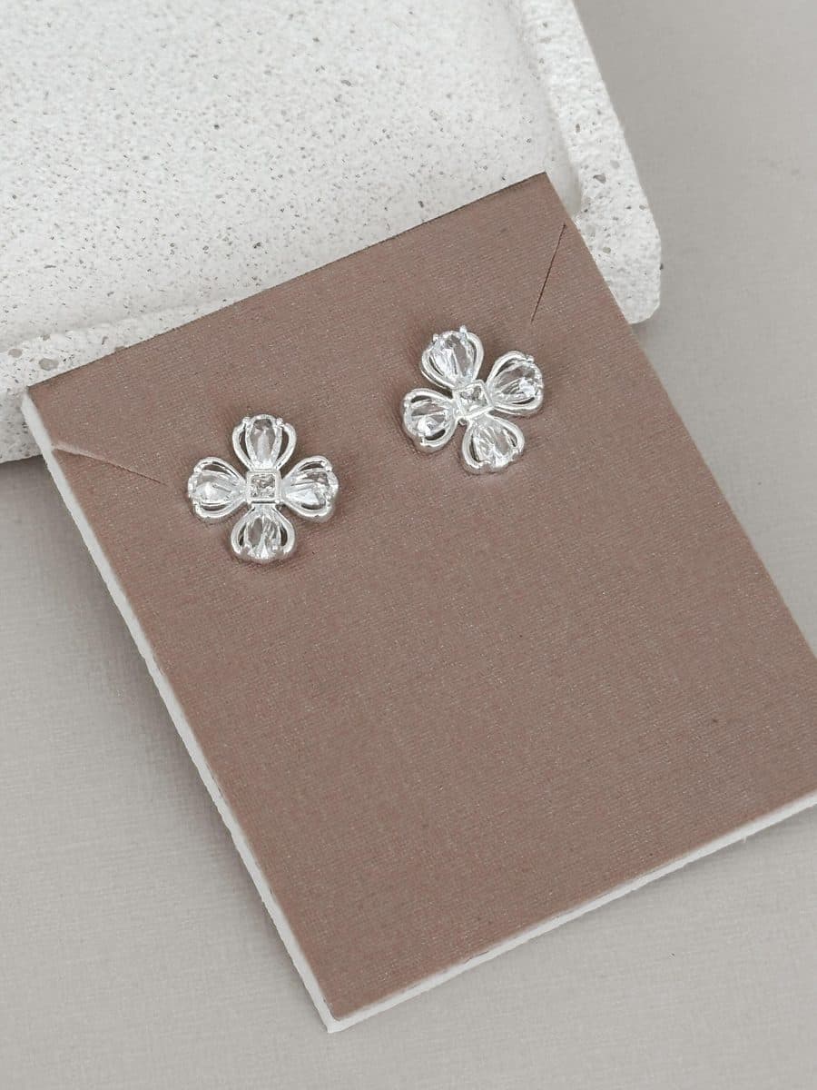 Brinco flor pedras cristais