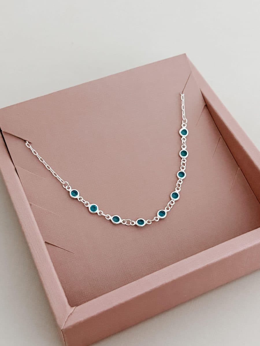 Colar com pedrinhas azul