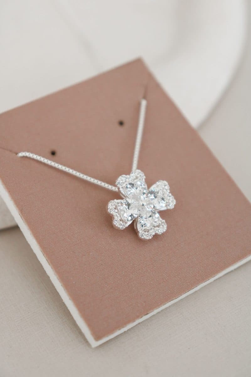 Colar trevo cristal cravejado luxo