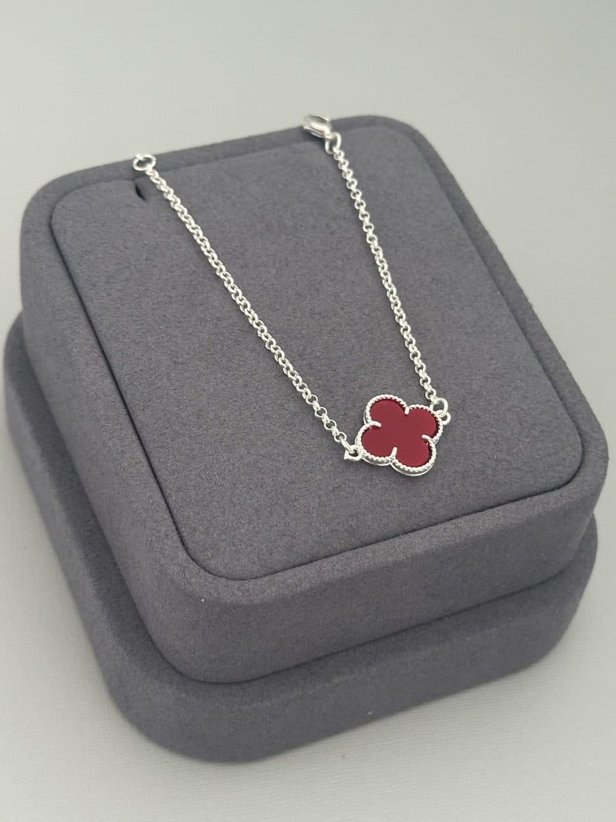 Pulseira trevo vermelho