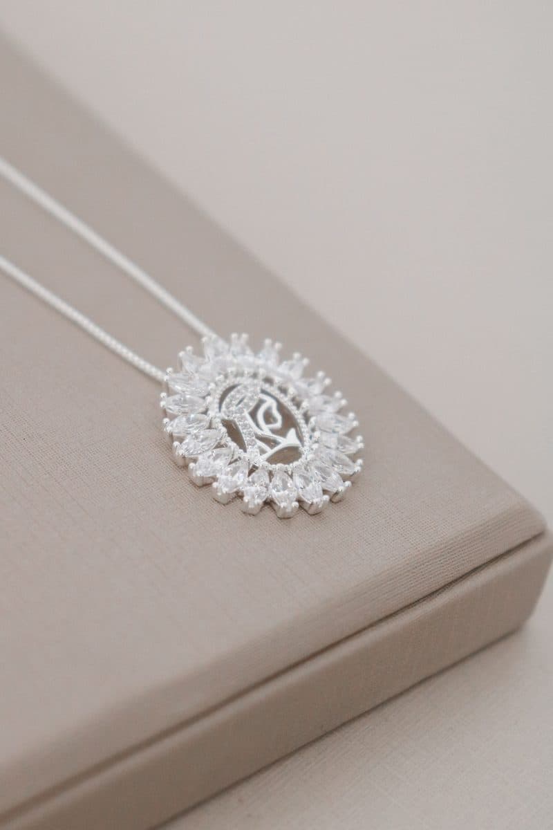 Colar Nossa Senhora cristais luxo