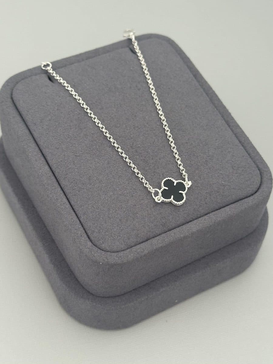 Pulseira trevo preto