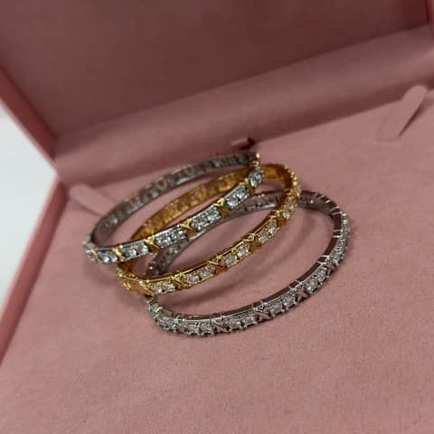 Bracelete parafusos e pedras em inox dourado