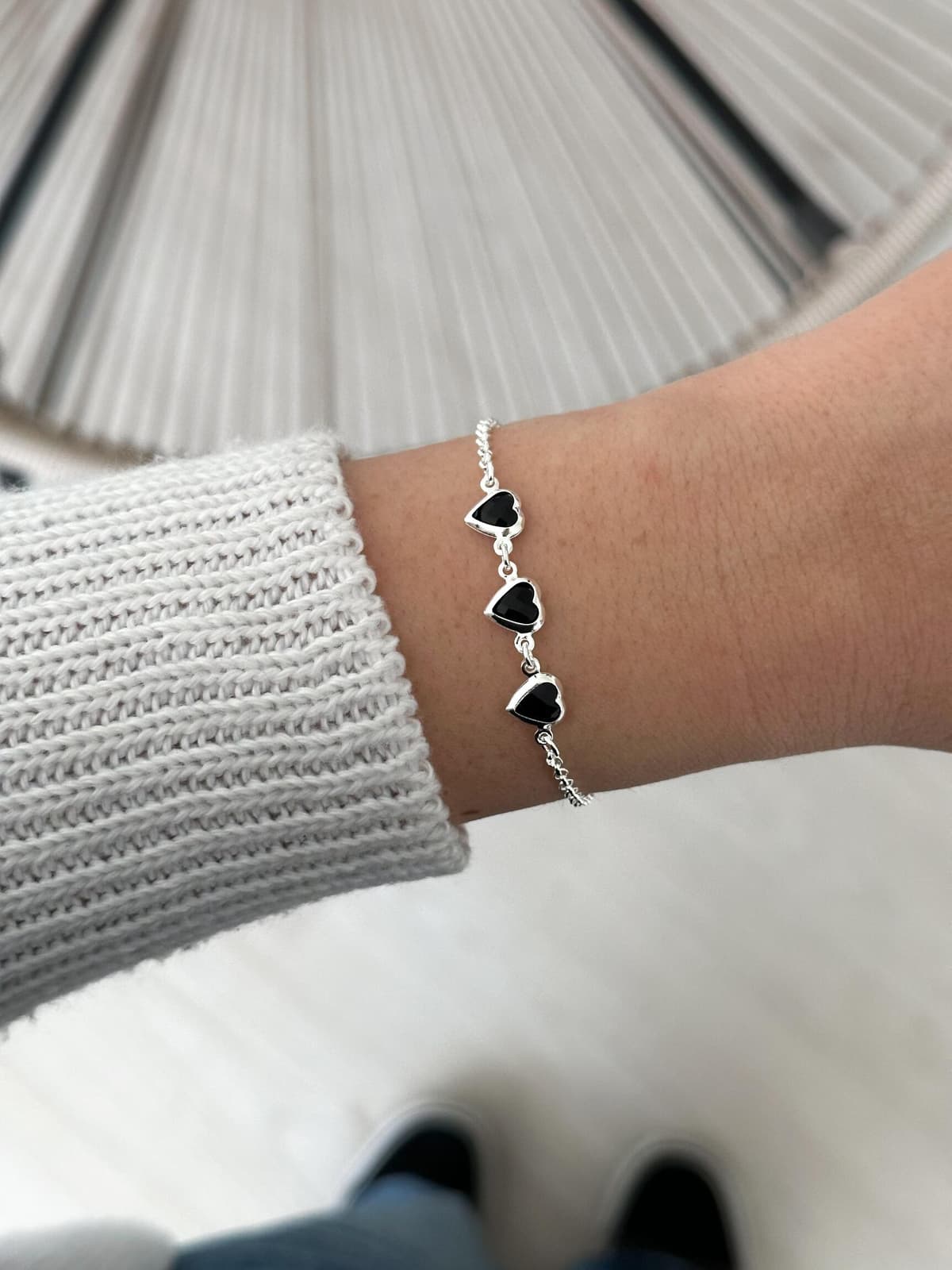 Pulseira três corações preto