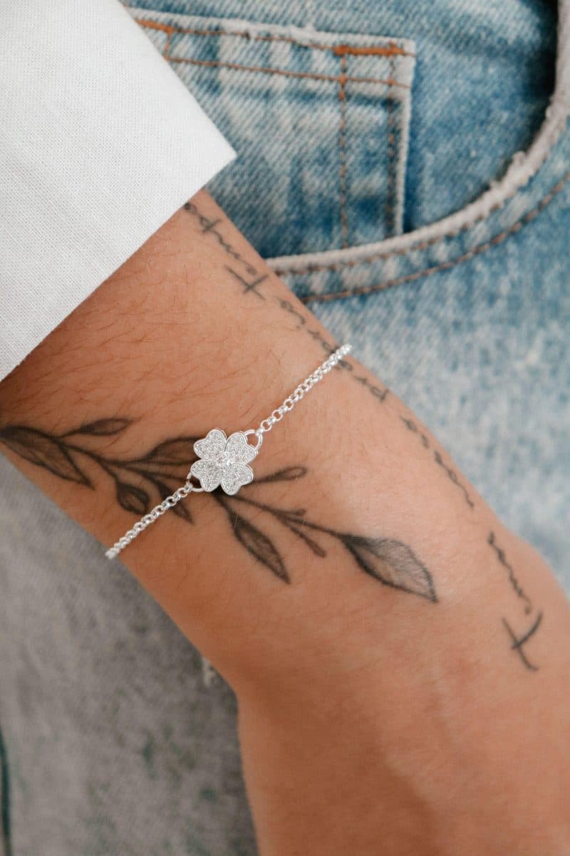 Pulseira trevo cravejado