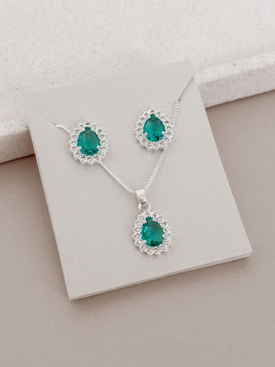 Conjunto gota detalhado verde