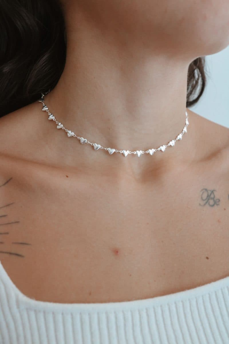 Choker corações lisos preenchidos