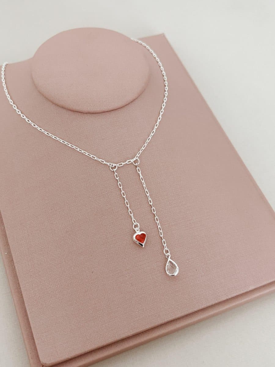 Colar gravatinha pingente coração rosa e gota