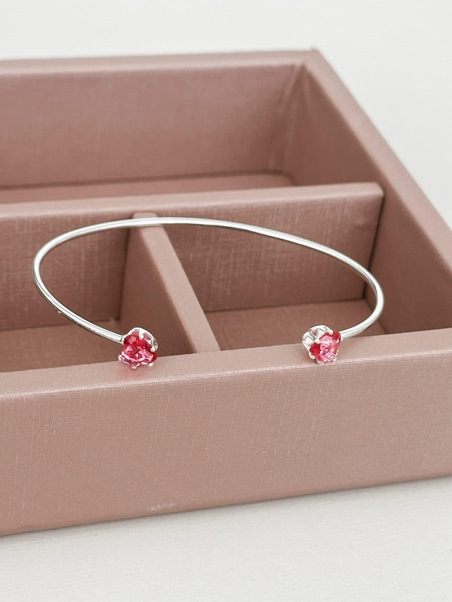 Bracelete corações pedra rosa