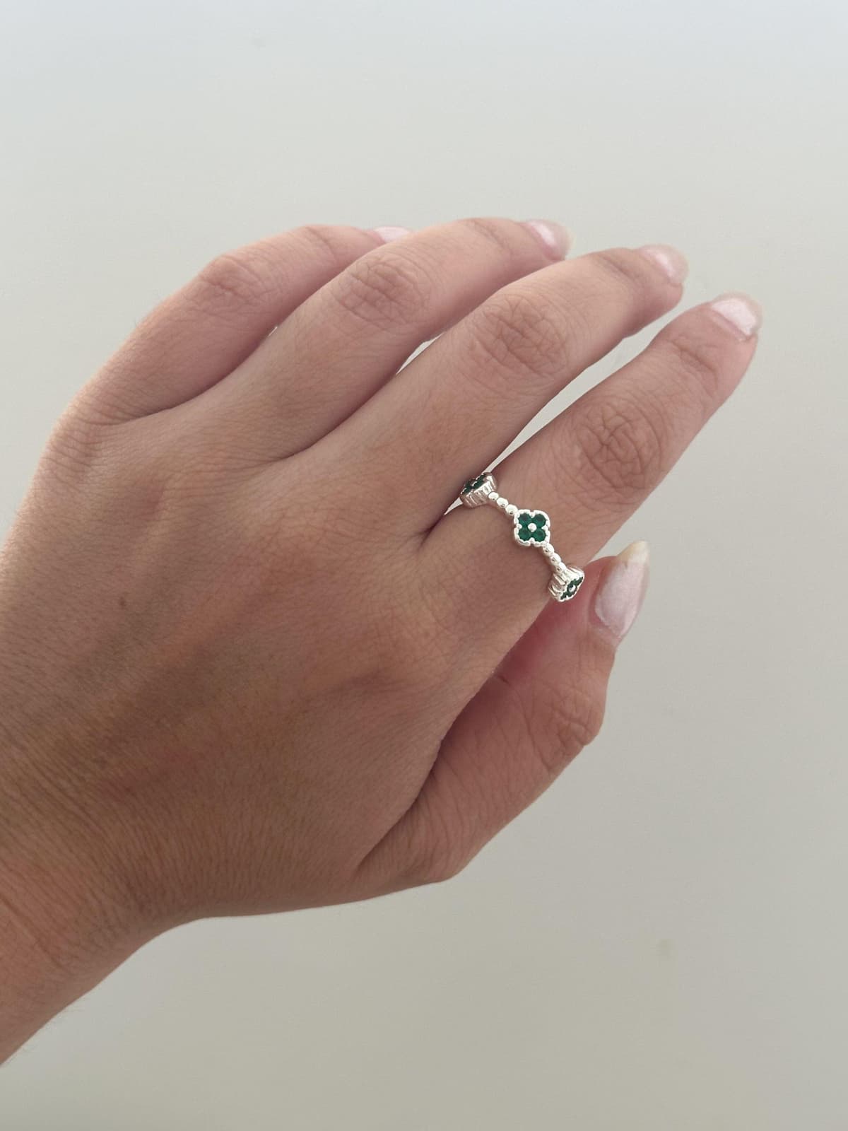 Anel ajustável três trevos verde
