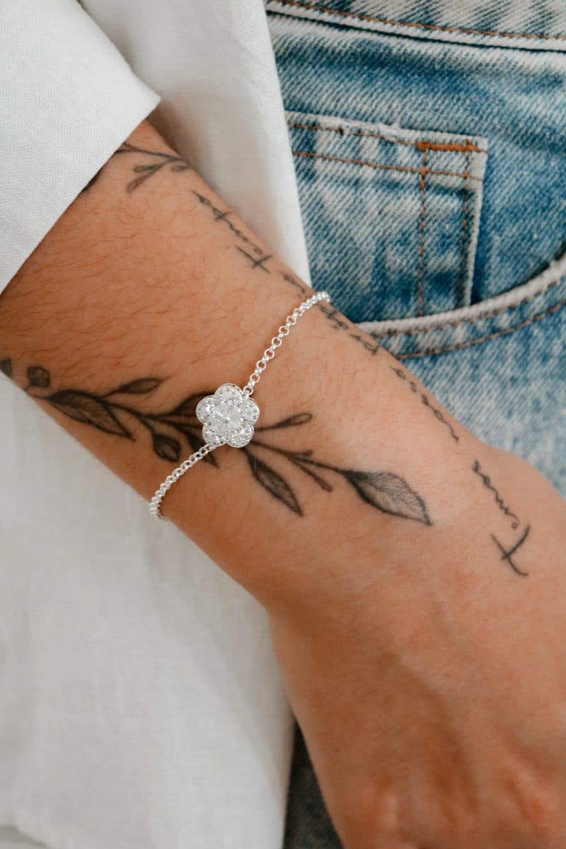 Pulseira flor cristal cravejado em volta