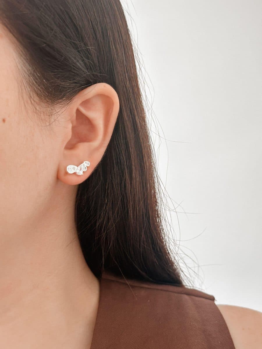 Brinco ear cuff pedras
