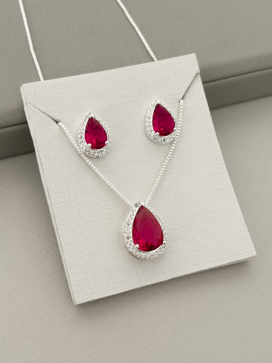 Conjunto gota cravejado rosa fucsia new