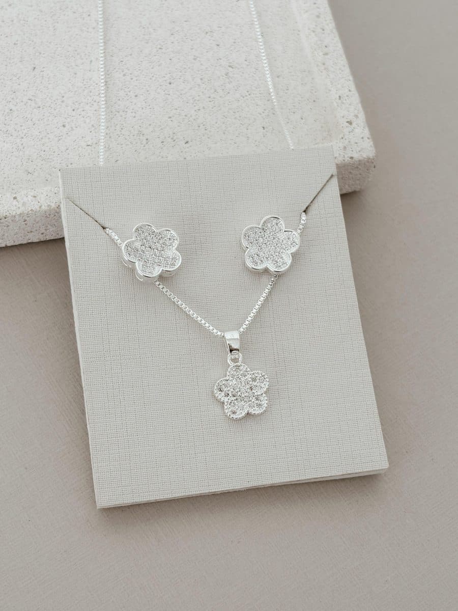 Conjunto trevo cravejado