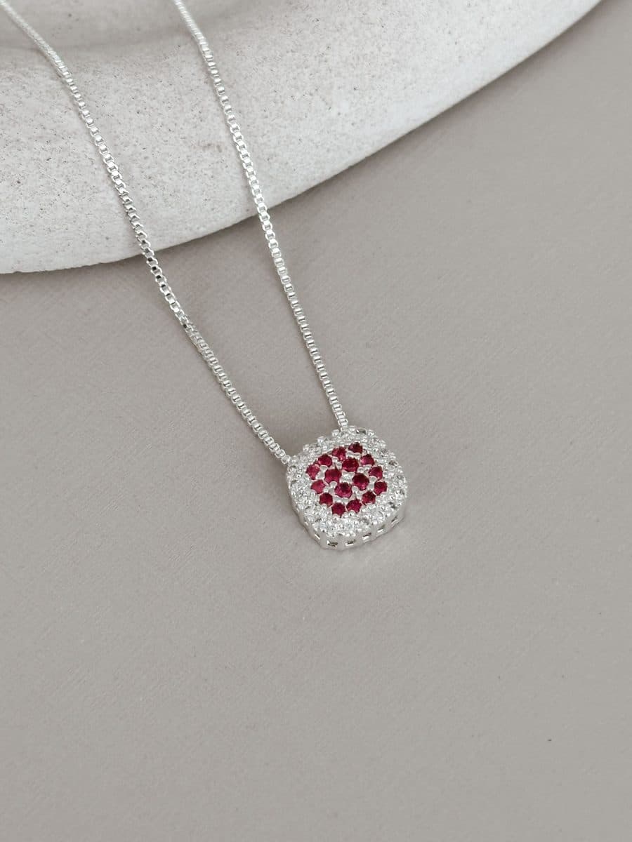 Colar quadrado cravejado de zircônias rosa