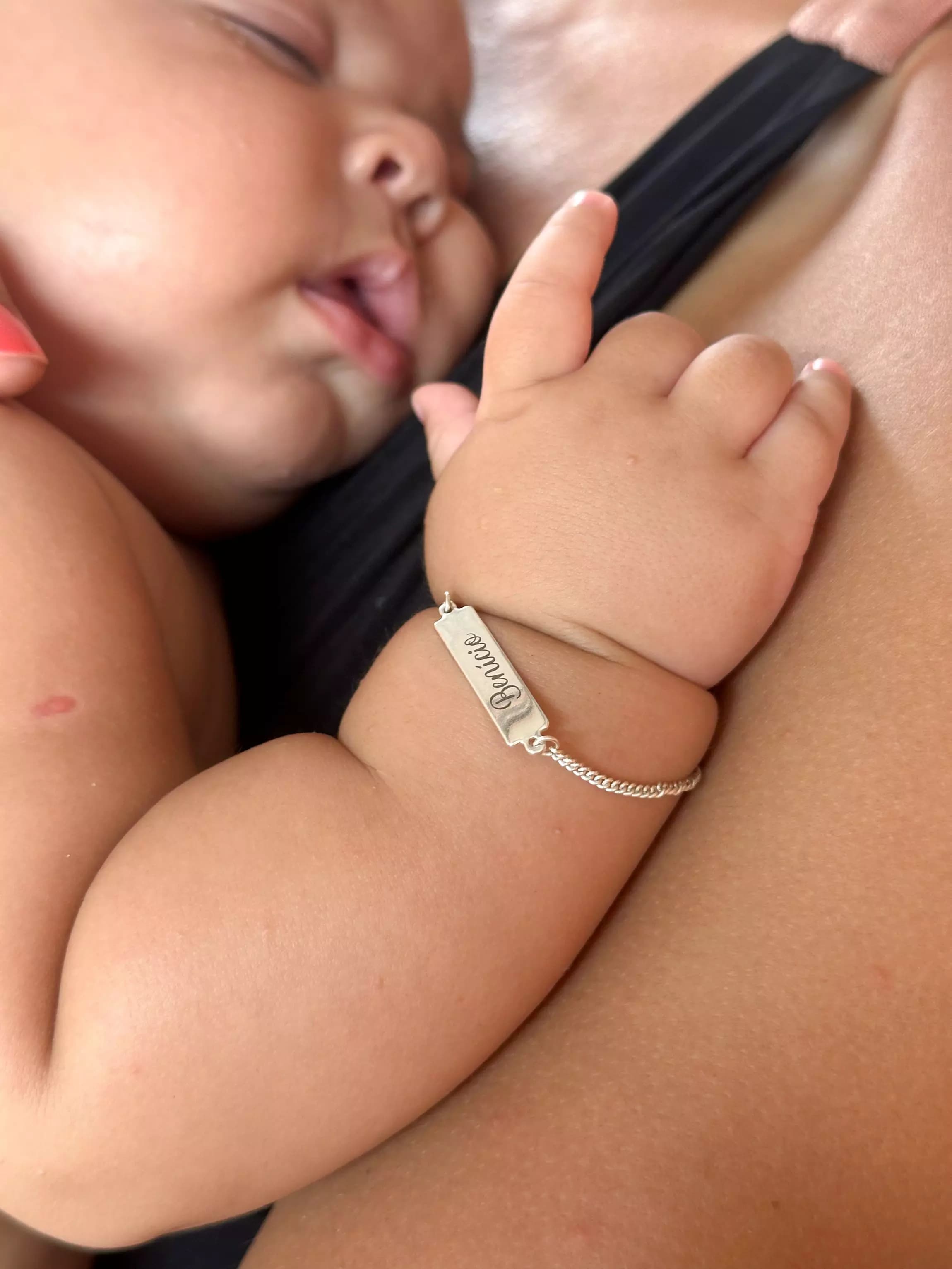 Pulseira infantil personalizada nome