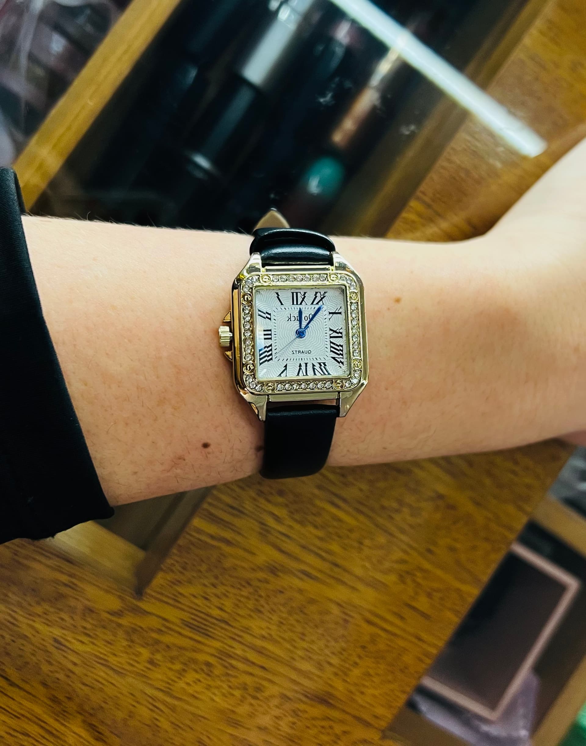 Relógio Feminino Quadrado com Strass Pulseira de Couro